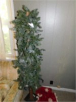 Skinny Christmas tree, 5', w/lights & tree skirt