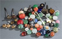 Assorted snuff bottle stoppers & cabochons.