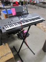Yamaha elec. keyboard w/ foldable stand & cord