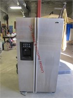GE profile arctica S.S. SxS refrigerator w/ ...