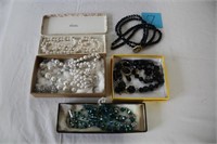 LOT OF MIXED COSTUME JEWELRY