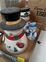 2 cookie jars and misc decoration