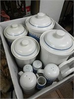 Kitchen pottery set