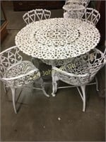 ORNATE METAL PATIO TABLE & 4 CHAIRS