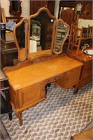Oak Vanity Dressing Table w/ applied 3 mirror