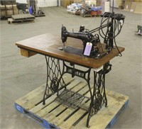 Singer Industrial Sewing Machine 110V, w/Manual &