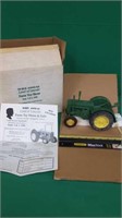 OFFICIAL COLLECOR SHOW TRACTOR GREEN STYLE D