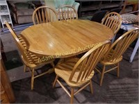 OAK DINING TABLE W/ 6 CHAIRS