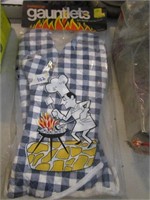 BBQ MItts - New in pkg.