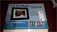 5.6 inch true photo digital photo frame new in