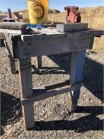 9' Work Bench With Heavy Duty Vise
