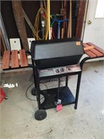 CHARCOAL GRILL IN GREAT CONDITION!