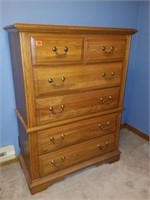 BROYHILL PREMIER CHEST OF DRAWERS - OAK