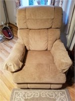 TAN RECLINER - GREAT CONDITION