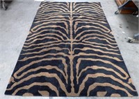 11 - USED BUT EASILY CLEANED 5X7 PATTERNED RUG