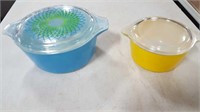 2 Pyrex cooking dishes