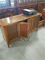 Vintage console radio w/ modern stereo & speakers