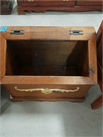 Storage box w/ wire mesh top