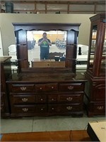 Vintiage dresser with top mirror