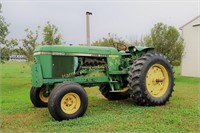 John Deere 2940 Tractor