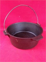 No. 7 Unmarked Cast Iron Dutch Oven