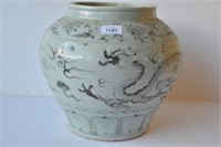 Blue and white guan jar