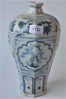 Blue and white octagonal shaped meiping vase
