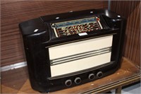Vintage bakelite cased valve radio,