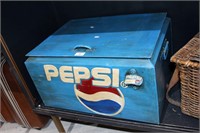 Vintage style Pepsi motif esky complete with