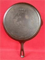 No. 8 Early Arch Logo Lodge Cast Iron Skillet