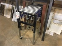 EXPANDABLE ROLLER CONVEYOR ON CASTERS