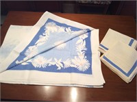 Vintage Printed Table Cloth, 10 Linen Napkins