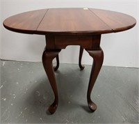 Cherry drop leaf end/lamp table