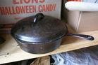 Cast iron frying pan / pot with lid