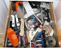 CONTENTS OF KITCHEN UTENSILS AND GADGETS