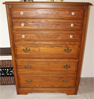 OAK CHEST OF DRAWERS ; H: 51" X W: 19" X D: 39"