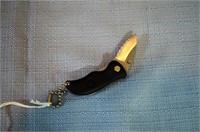 Small lockback knife, serrated w/light, 2.5" (clo
