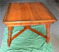 Wood (maple) Dining Table w/leaf