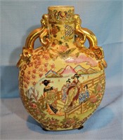 Chinese porcelain vase w/gold trim