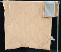 Reversible Queen comforter with 2 shams.  90x90