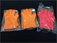 3 times the bid pair silicone oven gloves.  Red