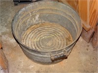 Vintage Galvanized wash tub w/ wood handles - 22"