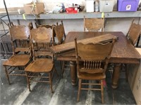 Vintage oak table, 8 chairs and leaf excellent