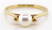Pearl and gold ring