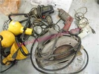 4 vintage tools & 3 lights (circular saw-3 drills)
