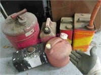 5 smaller gas cans & small gas tank