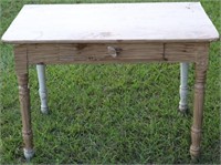 PRIMITIVE TABLE WITH 1 DRAWER