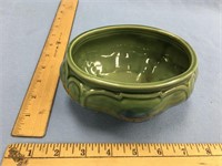 5" Art pottery dish        (i52)