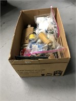 Box of assorted stuff        (h 89)