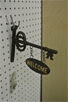 Cast Iron Skeleton Key Welcome Sign